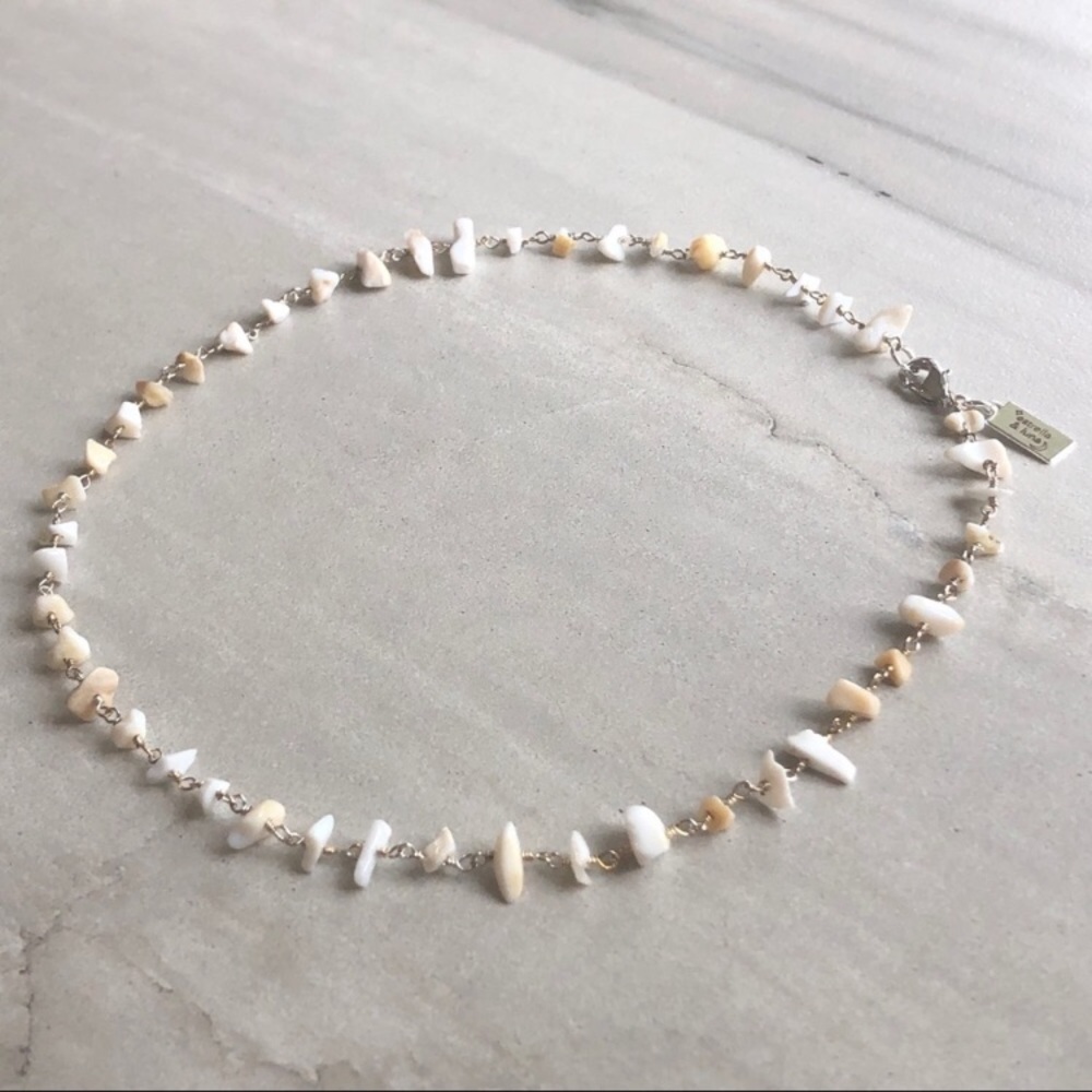 ❗️LAST❗️White Opal Chip Choker Necklace - Picture 5 of 5